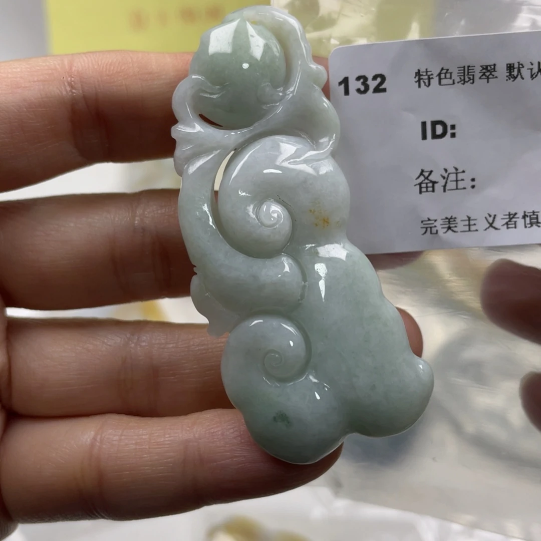 翡翠未镶嵌颈饰牌子