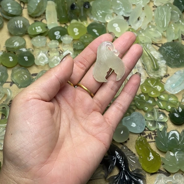 蛇纹石玉合金颈饰
