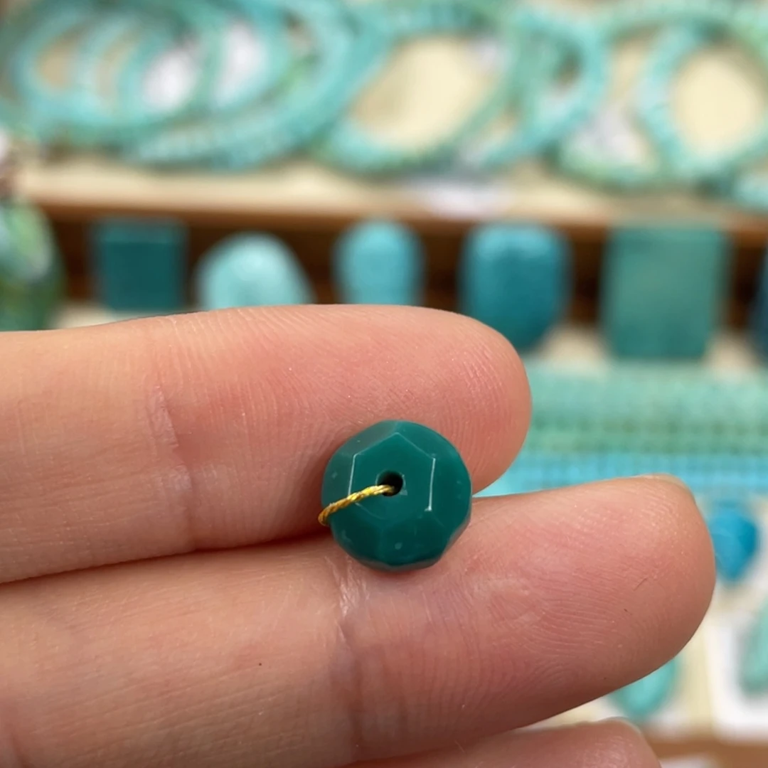 绿松石未镶嵌颈饰