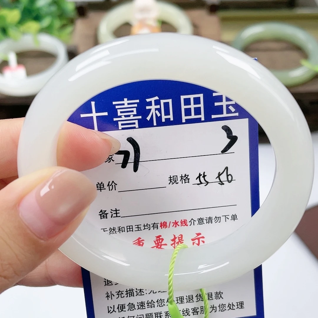 【闪购商品】未镶嵌手镯和田玉狮**?