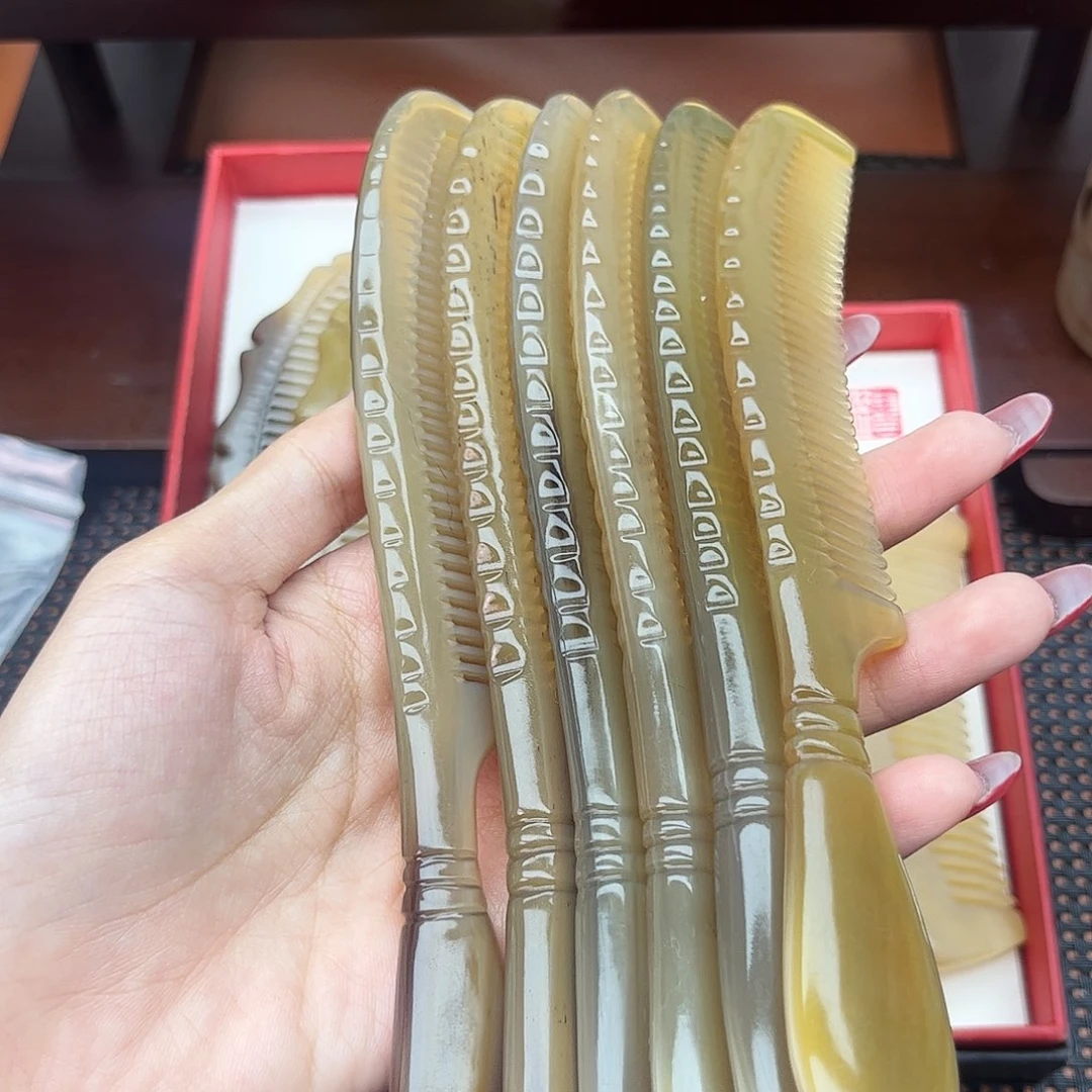 纯手工制作纯牛角梳子