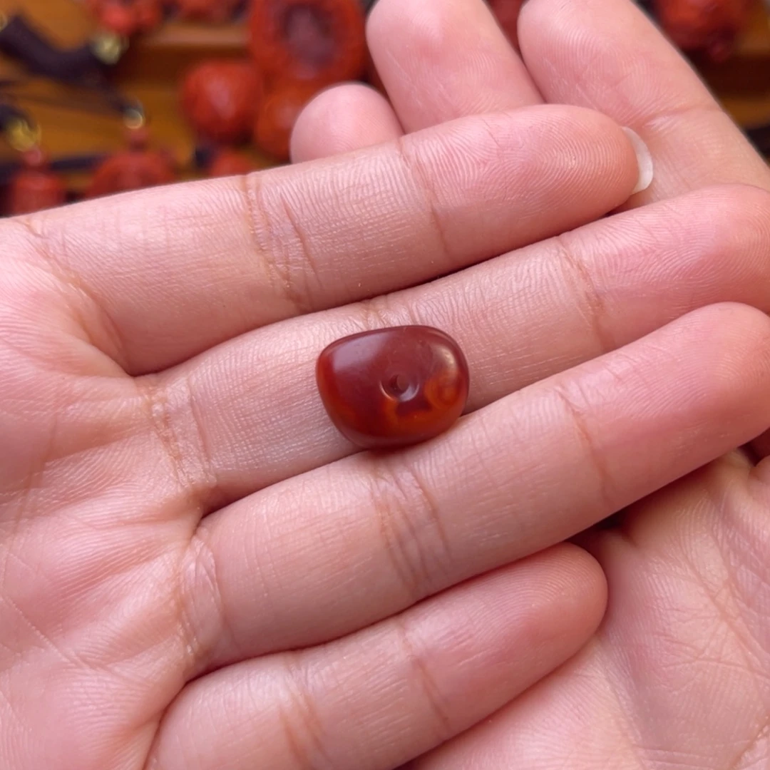 南红玛瑙未镶嵌川料瓦西牛血火焰纹14mm左右尺寸藏扣