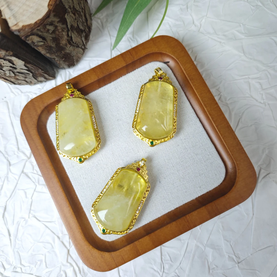 轻奢时尚款暴力柠檬黄水晶无事牌吊坠-多样性发其一-y2311