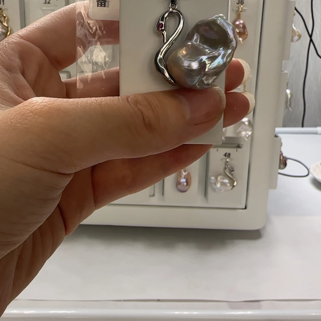 泌***瑰颈饰合金淡水珍珠