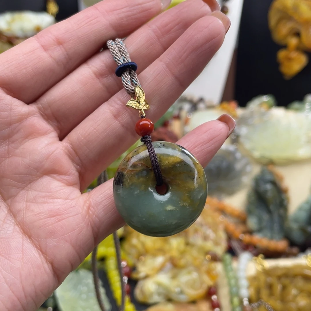 未镶嵌蛇纹石玉颈饰