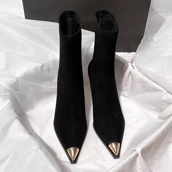 小众金属头气质黑色细跟短靴女2025年秋冬新款尖头绒面高跟瘦瘦靴