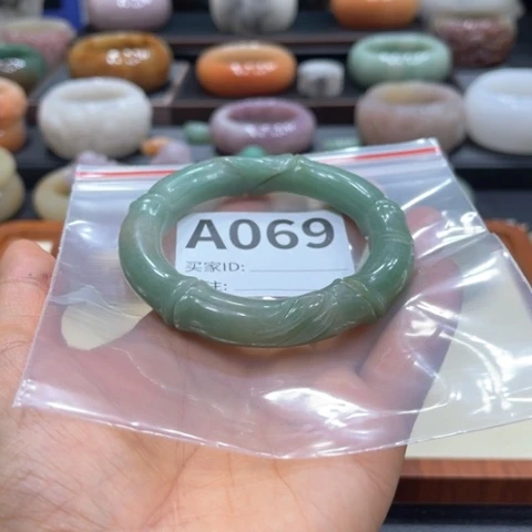 未镶嵌手镯石英质玉