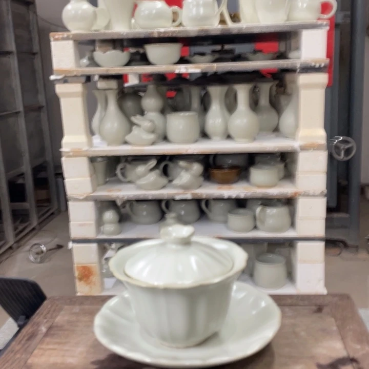 摆件月白釉花口盖碗