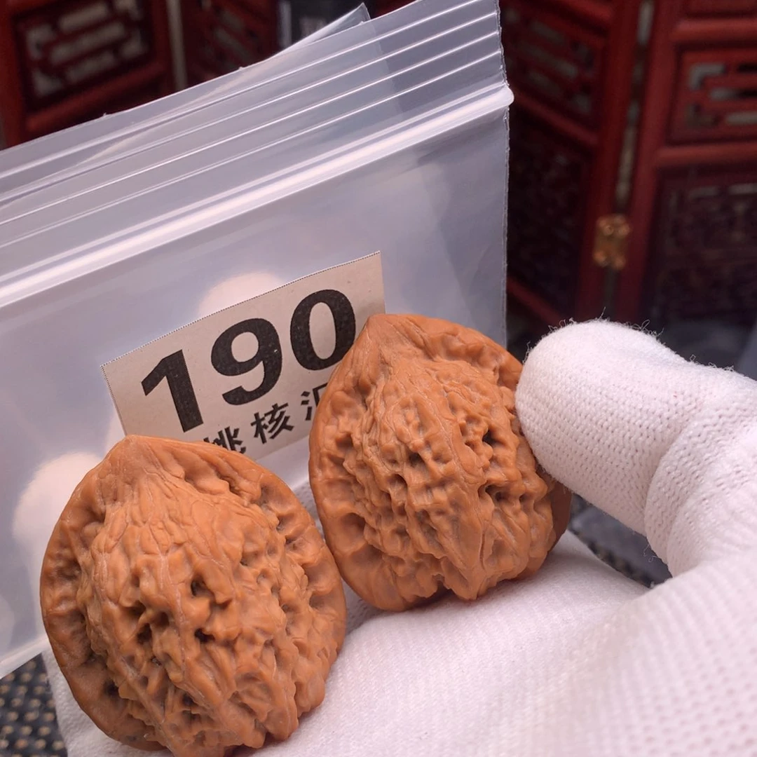 文玩核桃把件红狮子38