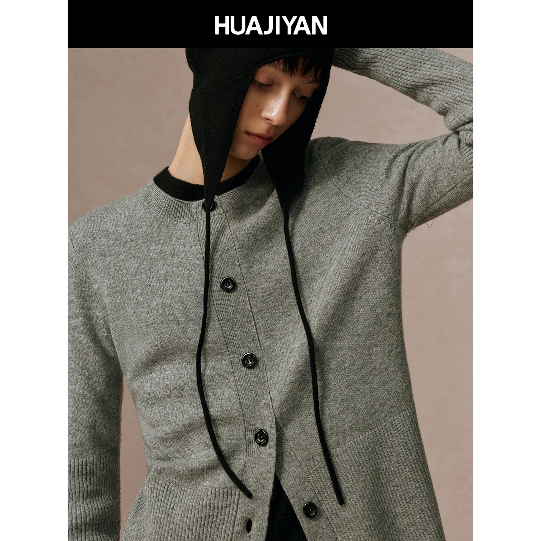 华吉言/HUAJIYAN【半熟】100美丽诺羊毛半开叉纽扣圆领上衣毛衫