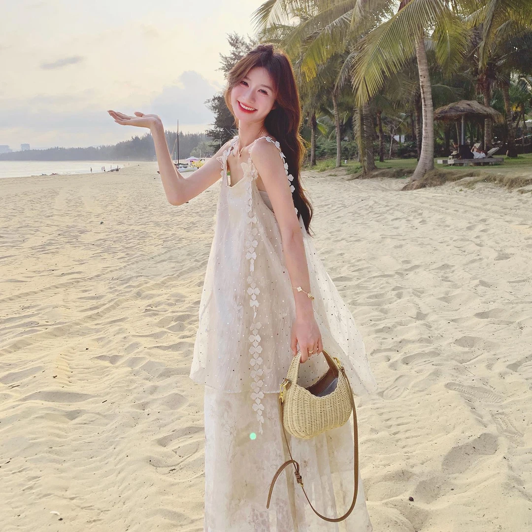 浅色网纱拼接吊带连衣裙女2025夏法式浪漫度假风气质绝美仙女裙