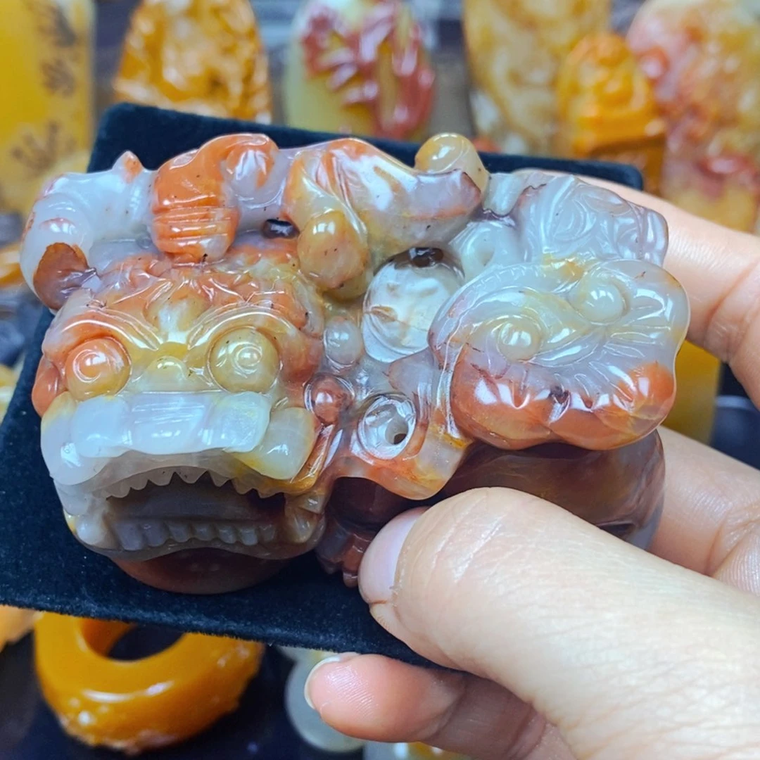 未镶嵌石英质玉（黄龙玉）颈饰