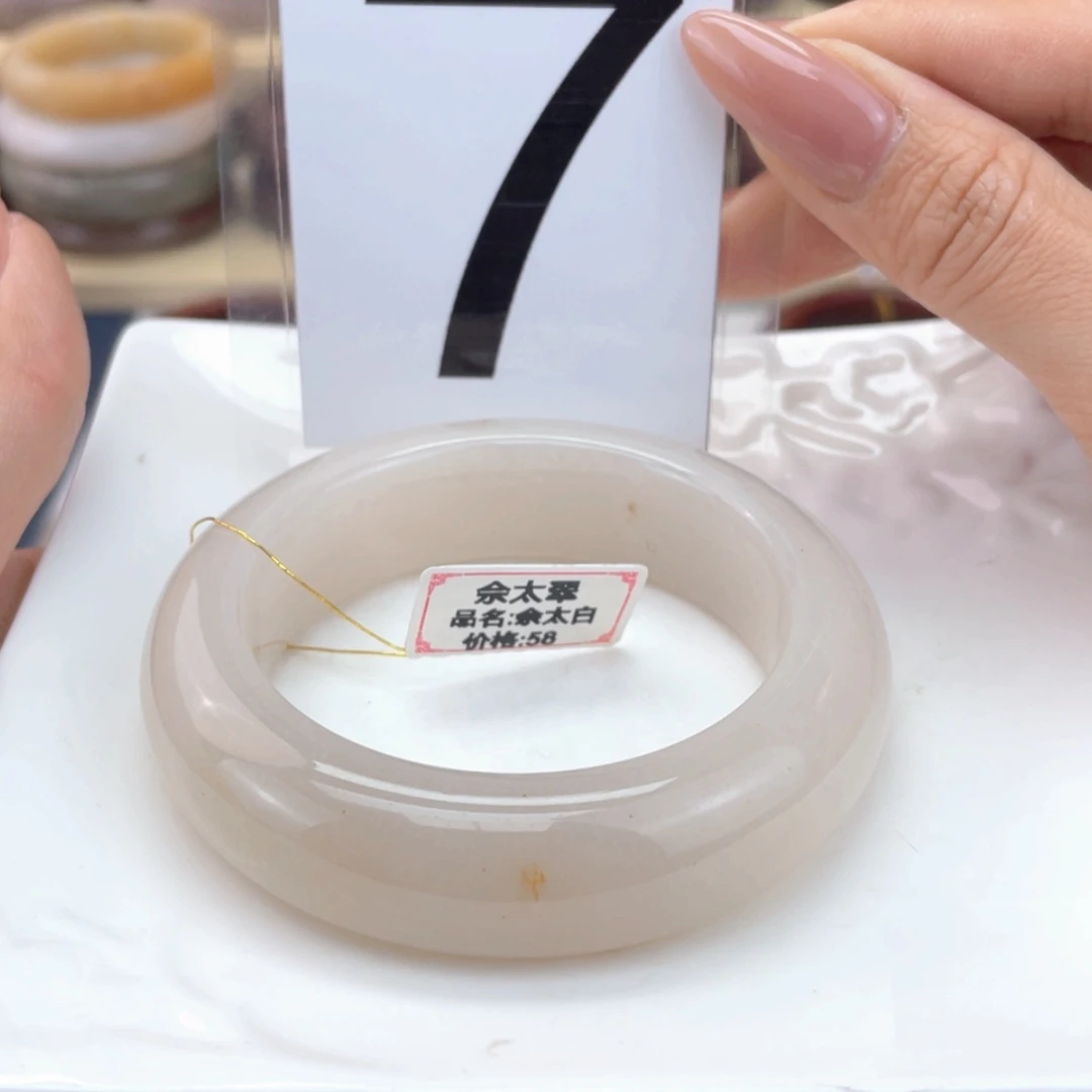 【闪购商品】石英质玉手镯未镶嵌