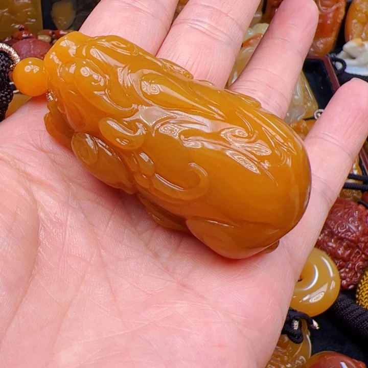 未镶嵌石英质玉（黄龙玉）笔搁