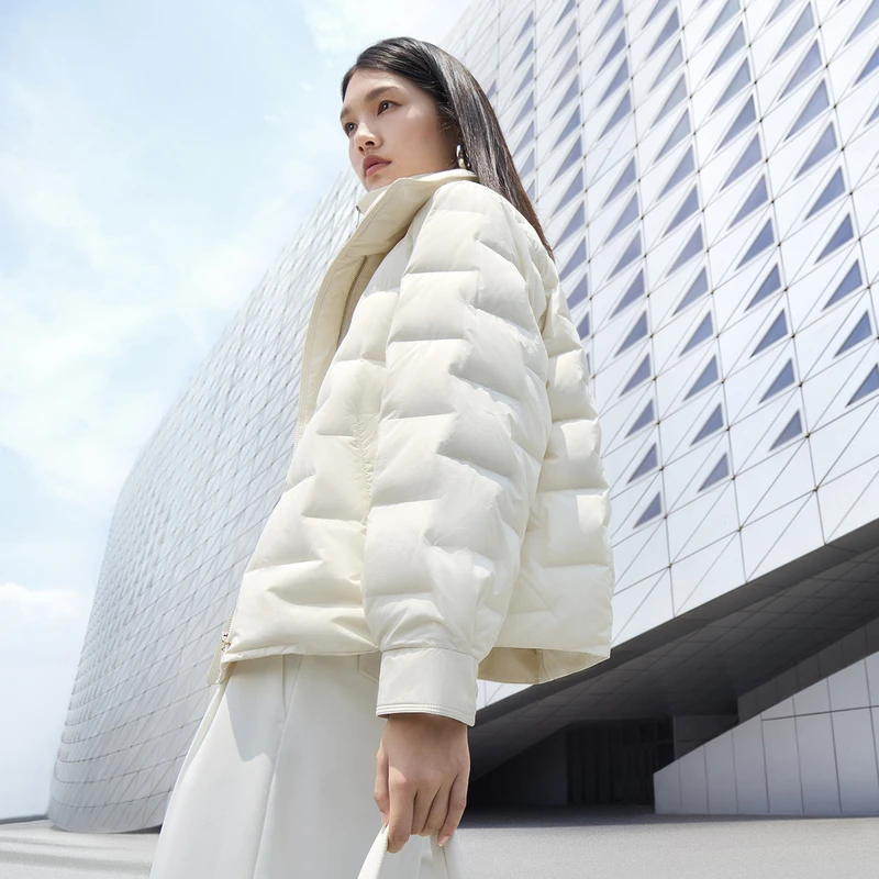 波司登秋季新款女短款经典时尚外套高端轻薄保暖鹅绒羽绒服立领