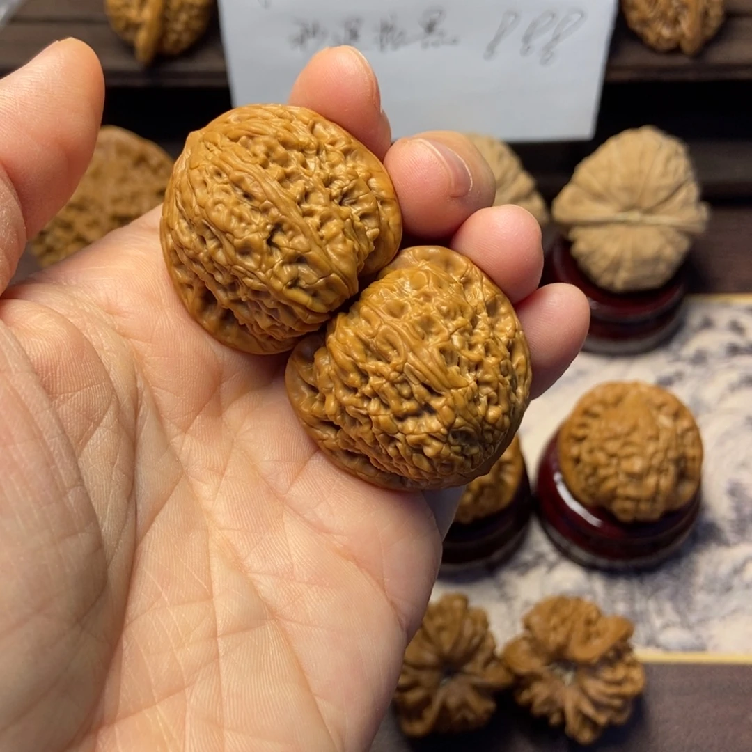 把件文玩核桃红宝石尺寸35