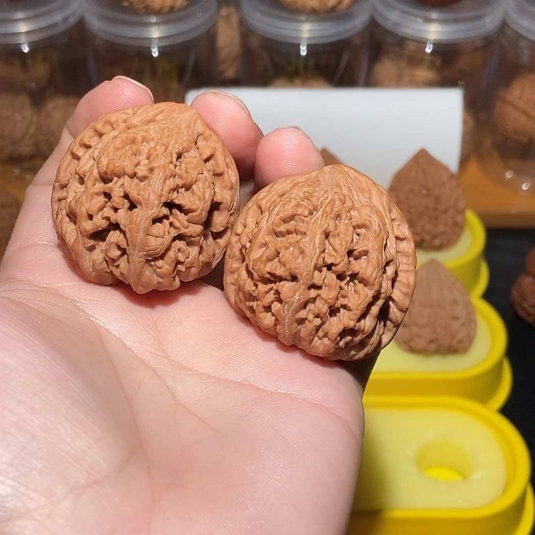 吊坠文玩核桃粗筋座山雕