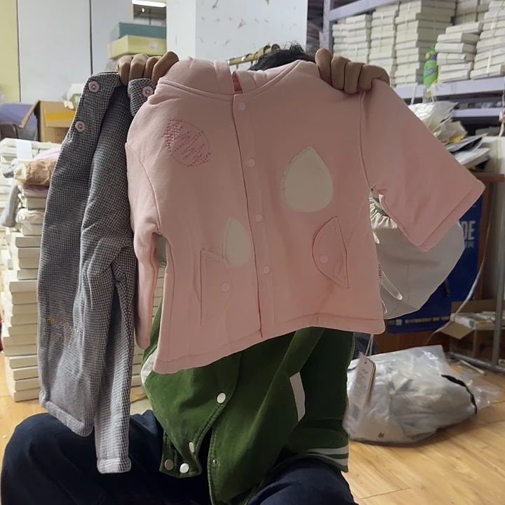 73尺码宽面皮扣子