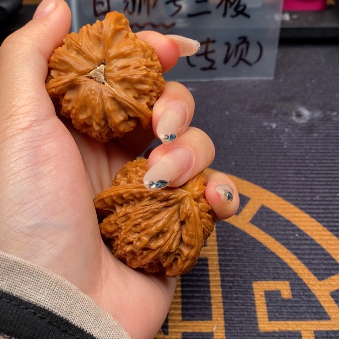 武***六吊坠文玩核桃白狮子
