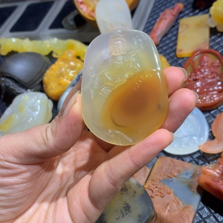 石英质玉（黄龙玉）未镶嵌颈饰