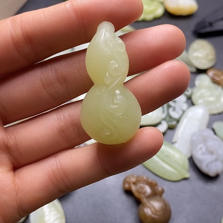颈饰未镶嵌和田玉汉**?