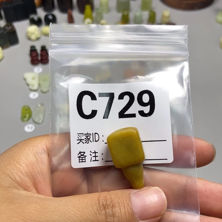 用***1蛇纹石玉未镶嵌颈饰