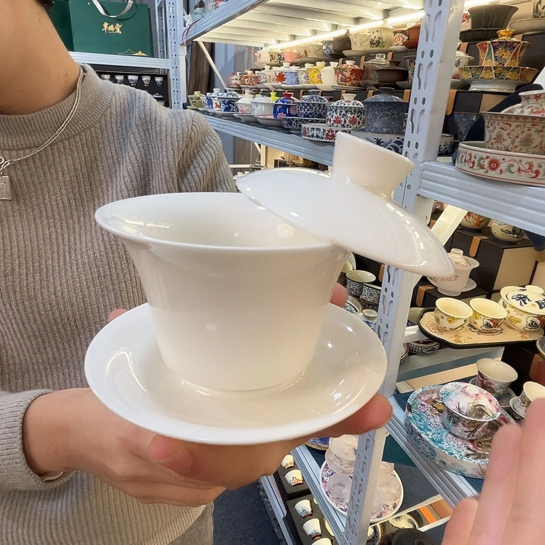 这些盖碗很漂亮！！！