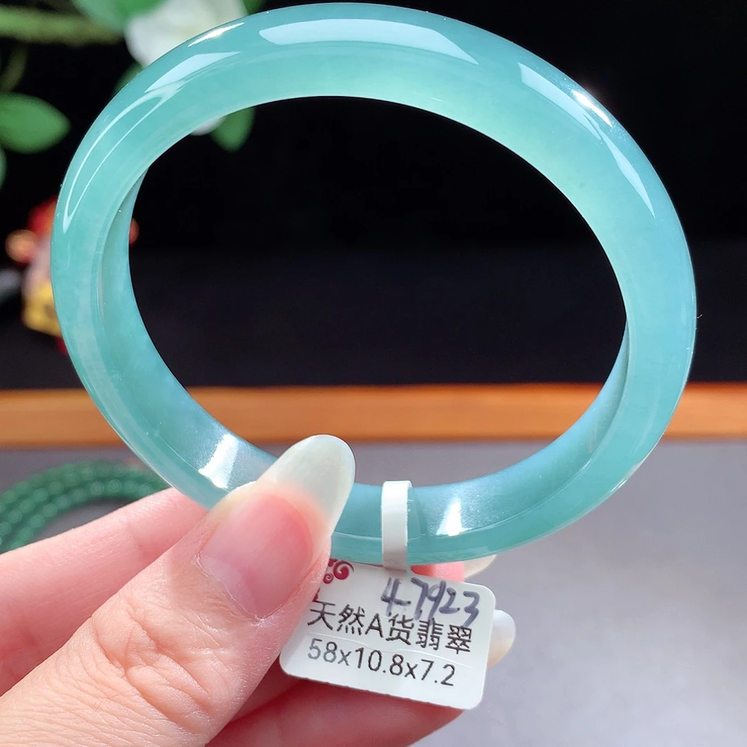 未镶嵌手镯（圆镯）翡翠