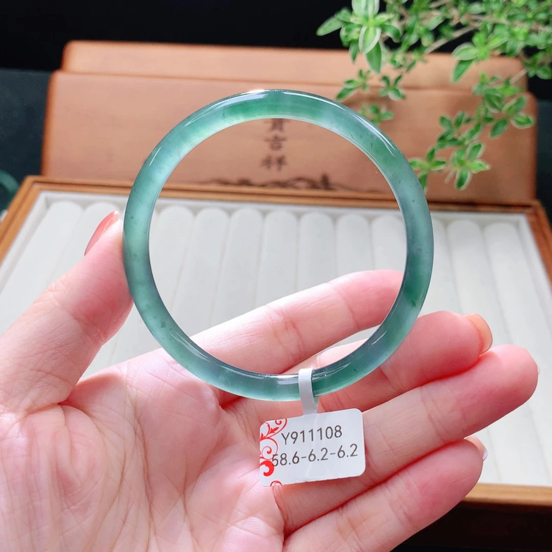 未镶嵌手镯（圆镯）翡翠