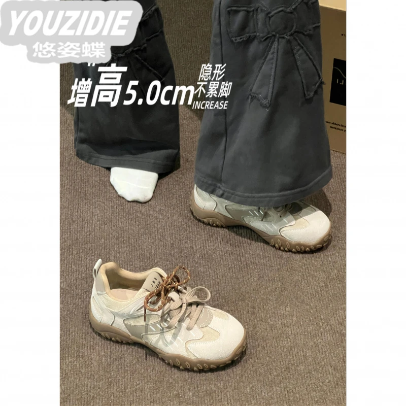 内增高女鞋2025新款轻奢小众德训鞋百搭爆款软底休闲运动阿甘鞋子