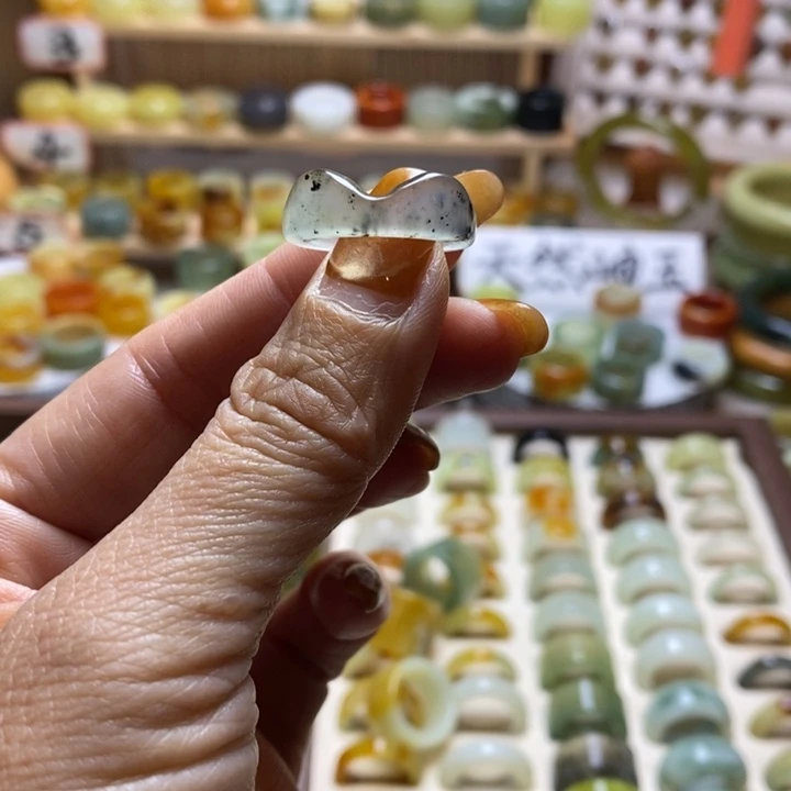岫玉未镶嵌戒指岫玉精品指环内径 16 到 19 随机发一个