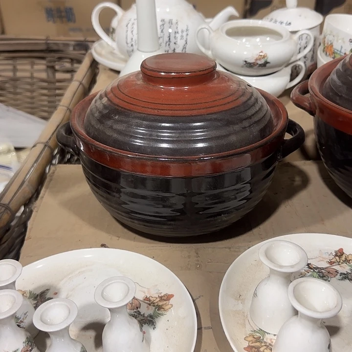 库存微瑕铁红釉砂锅中