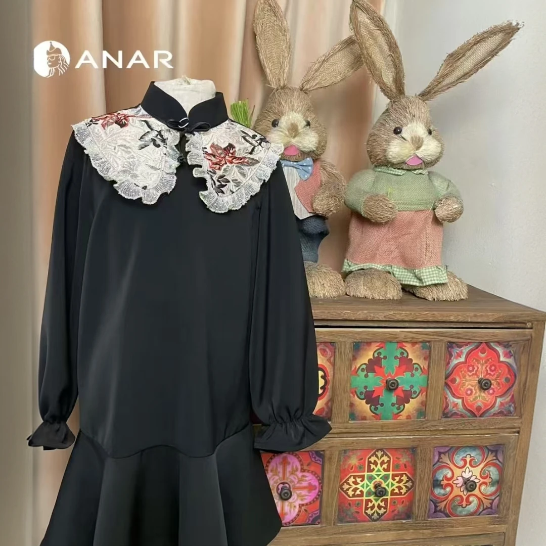 ANAR原创设计绣花蝴蝶领连衣裙