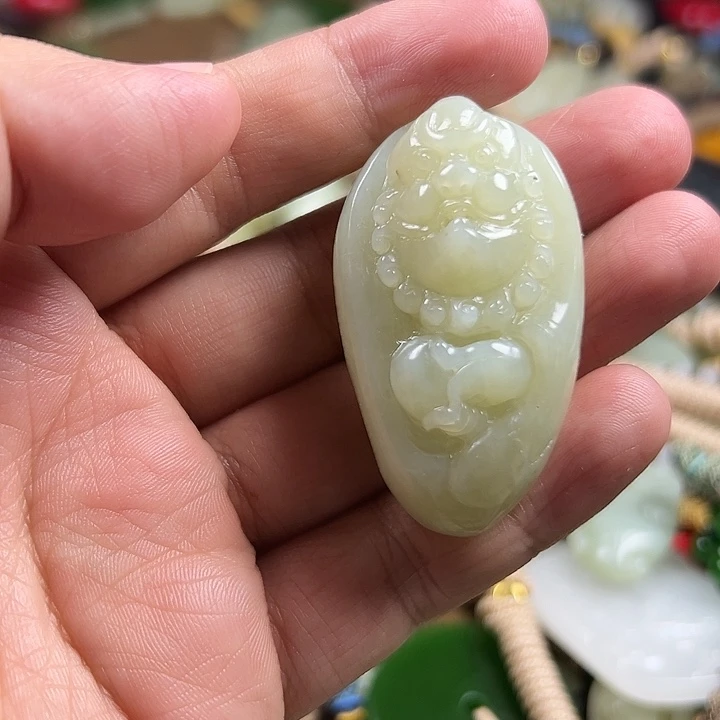 和田玉（糖玉）未镶嵌颈饰