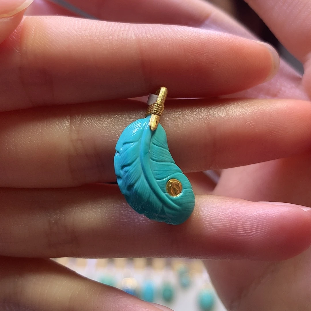 绿松石18K金镶嵌吊坠