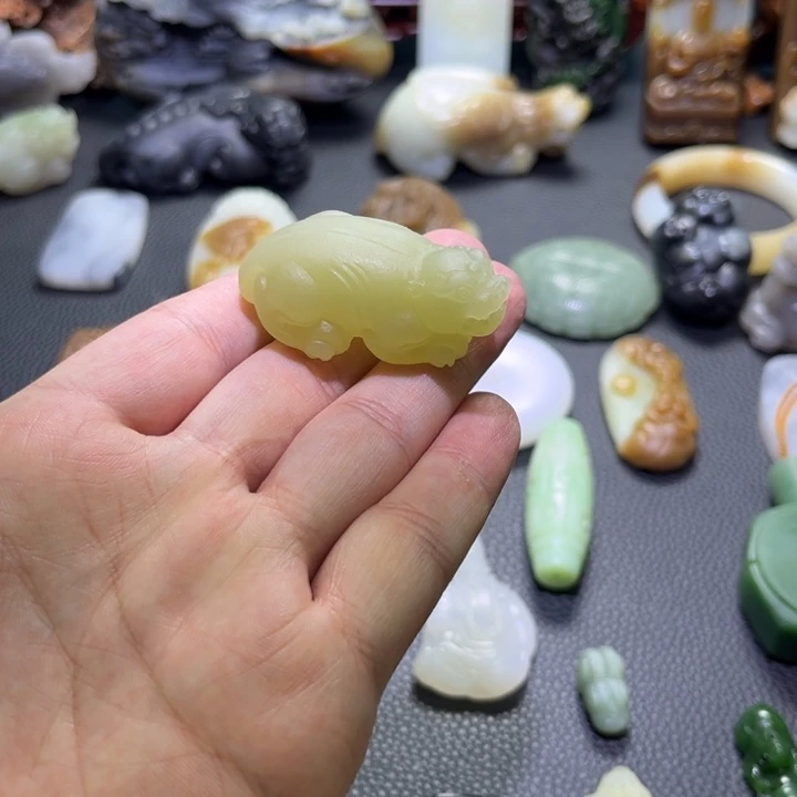 和田玉未镶嵌挂件