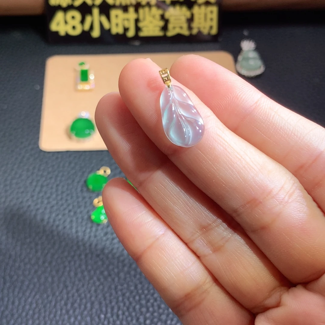 翡翠18K金镶嵌颈饰福利