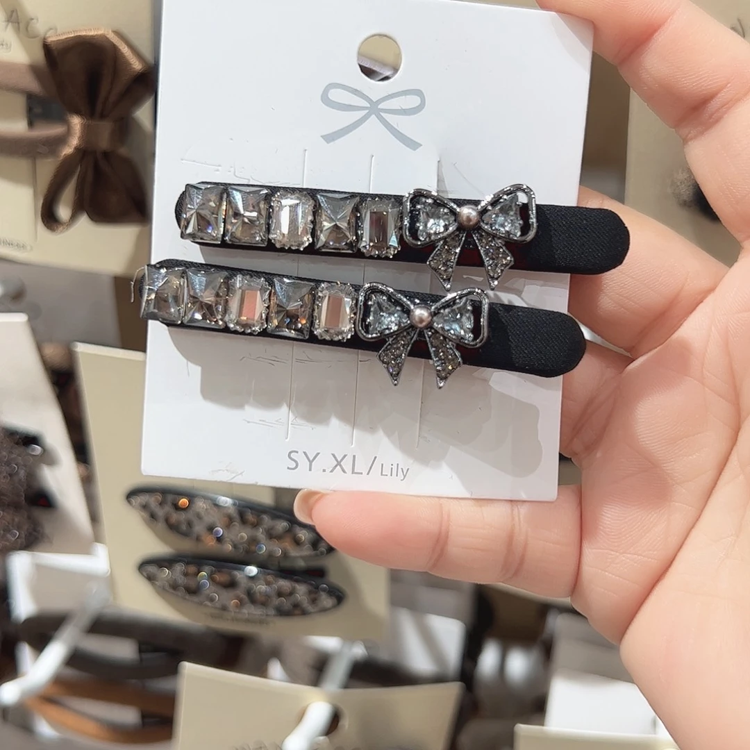 皮质非金属蝴蝶结钻黑色鸭夹一对
