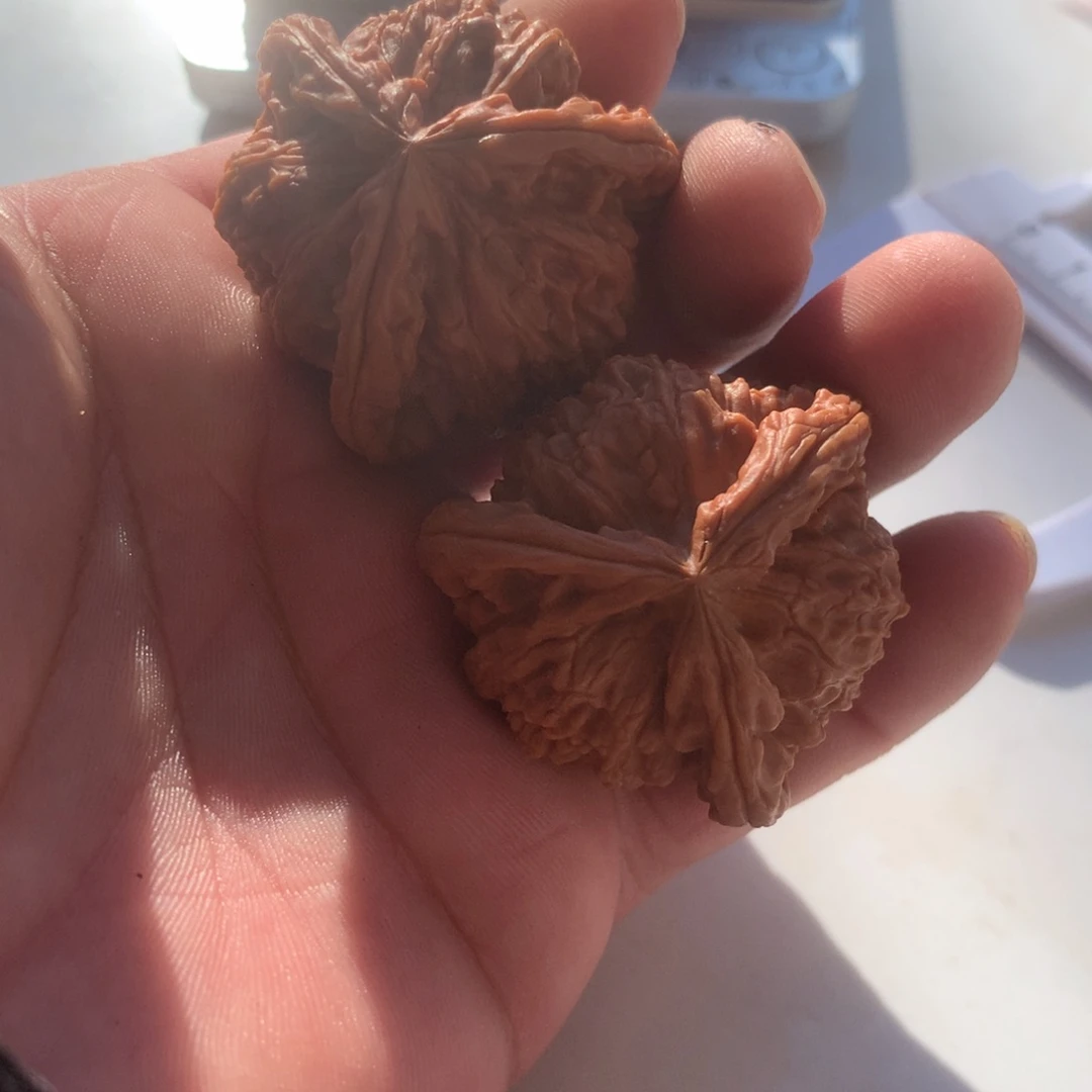 文玩核桃吊坠三棱