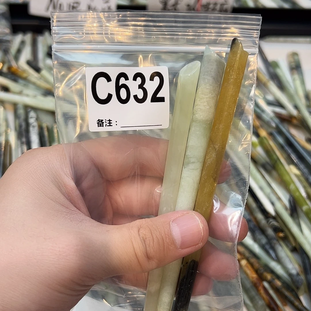 笑***扬未镶嵌蛇纹石玉发饰