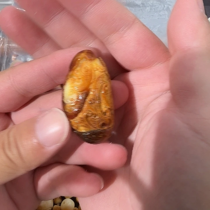 未镶嵌琥珀裸石ggghhhhhhhh