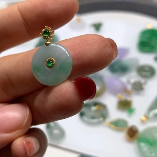 翡翠颈饰未镶嵌翡翠