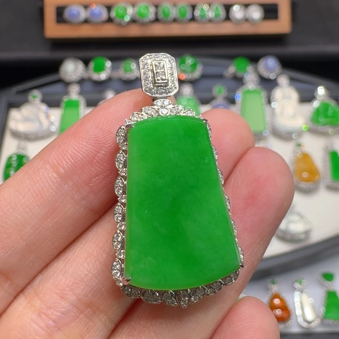 颈饰18K金镶嵌翡翠48小时鉴赏期