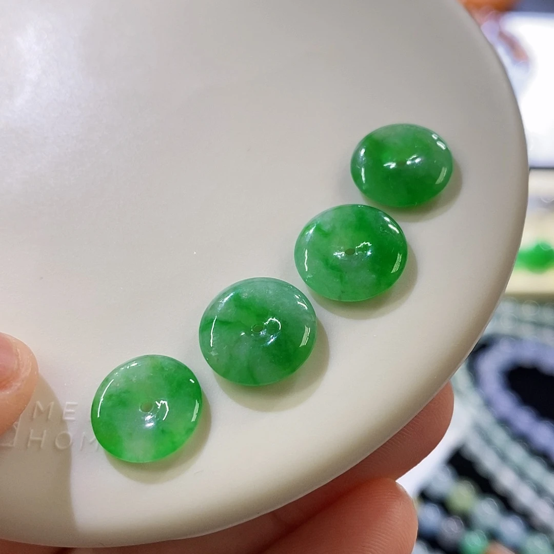 未镶嵌挂件翡翠一组扣子