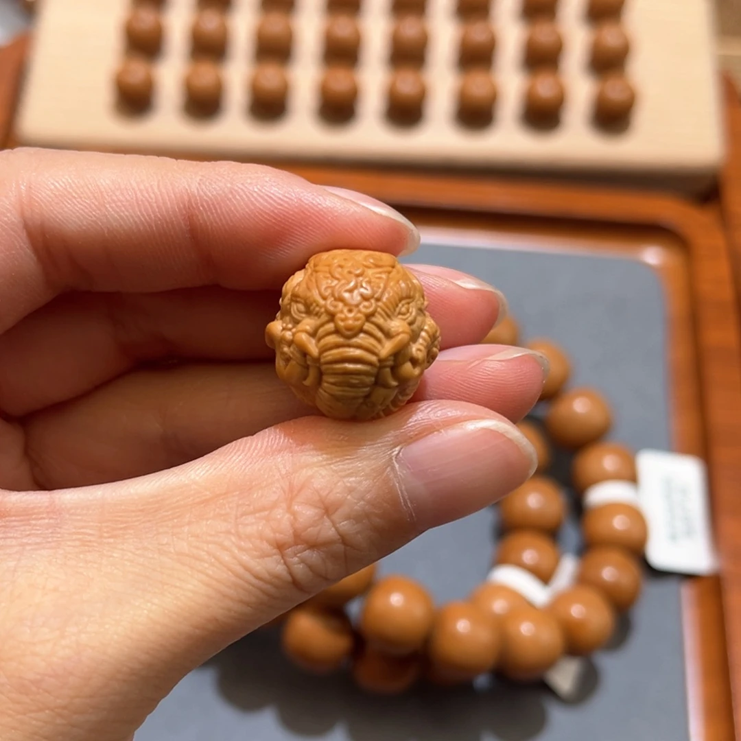 ****撞猴头核桃手串六牙象