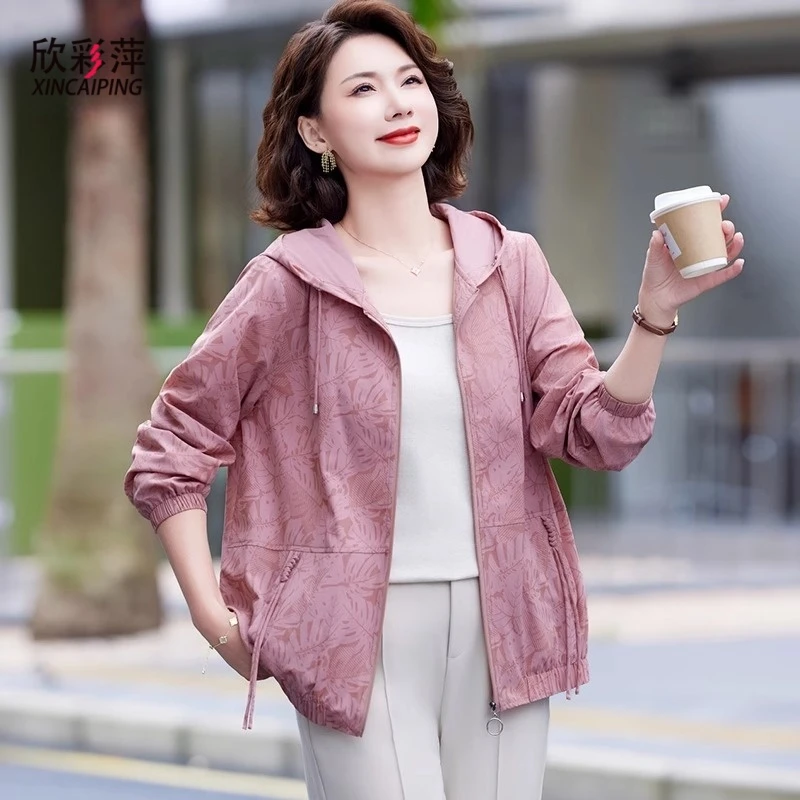 中年妈妈开春外套薄款休闲时尚大码中老年女春夏装连帽防晒服上衣