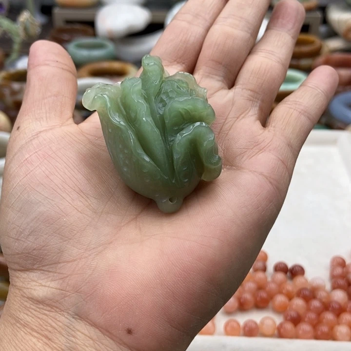石英质玉手镯未镶嵌燕**?