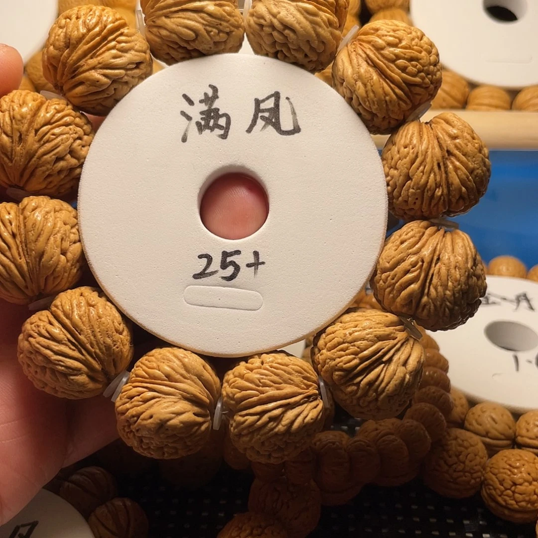 红***司桃木凤尾桃核，皮质好，密度大