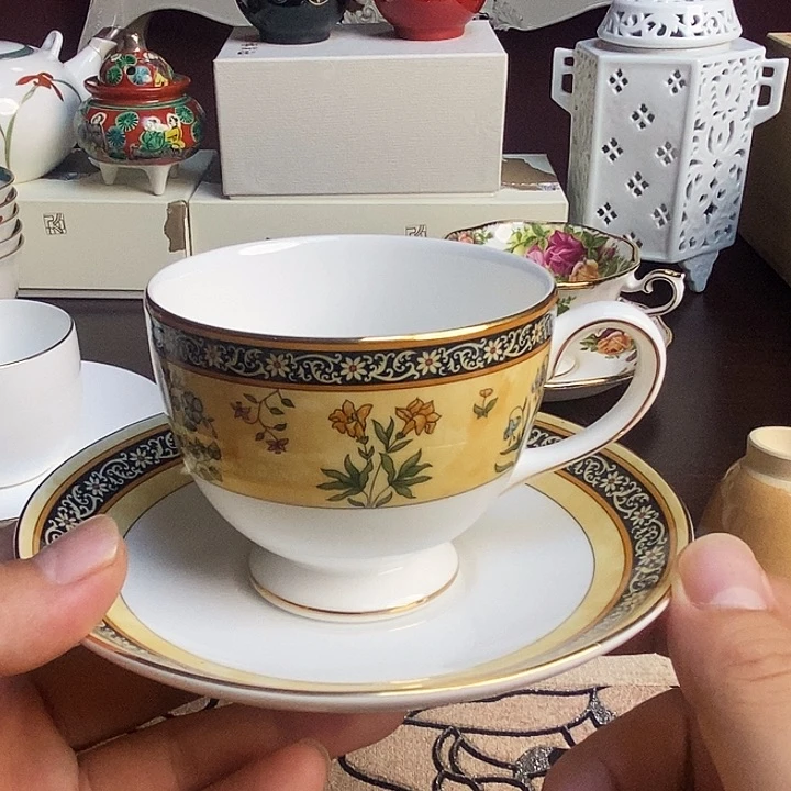 瓷片好看的咖啡杯一个