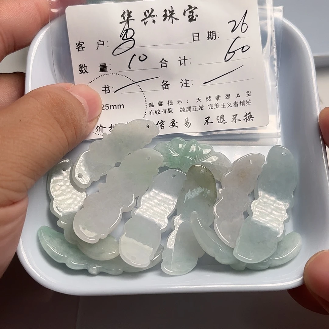 乌***创翡翠未镶嵌颈饰天然翡翠